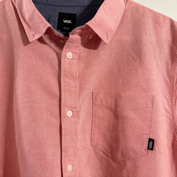 Vans Medium Short Sleeve Button-Up: Classic and Versatile - Picture 2 of 4